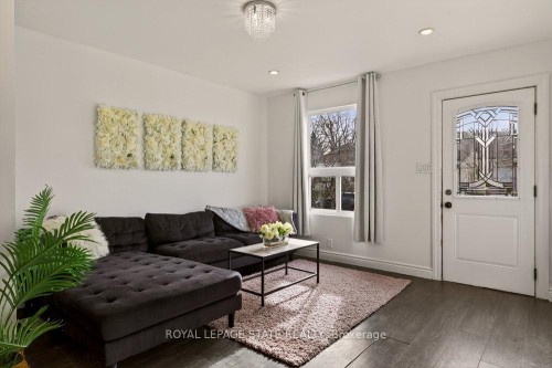 163 Hope Avenue, Hamilton, ON - Indoor Photo Showing Living Room