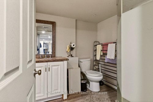 163 Hope Avenue, Hamilton, ON - Indoor Photo Showing Bathroom