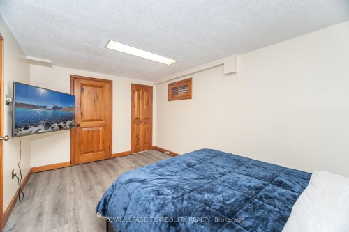 4085 Wheelwright Crescent, Mississauga, ON - Indoor Photo Showing Bedroom
