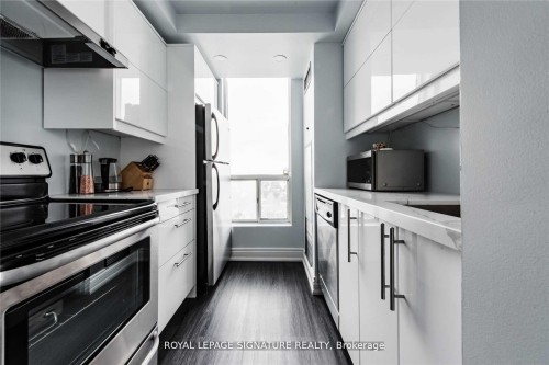 2004-101 Subway Crescent, Toronto, ON - Indoor Photo Showing Kitchen