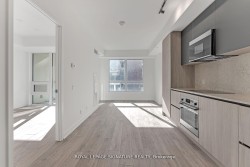 810-108 Peter Street  Toronto, ON M5V 2G7
