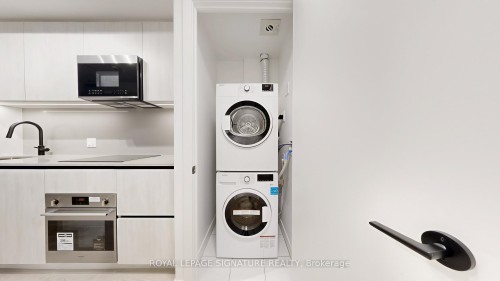 203-35 Parliament Street, Toronto, ON - Indoor Photo Showing Laundry Room