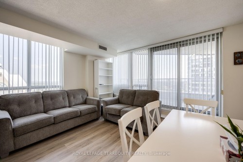 2204-1 Rean Drive, Toronto, ON - Indoor Photo Showing Living Room