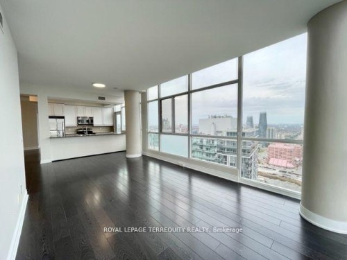 Ph3-225 Webb Drive, Mississauga, ON - Indoor Photo Showing Other Room