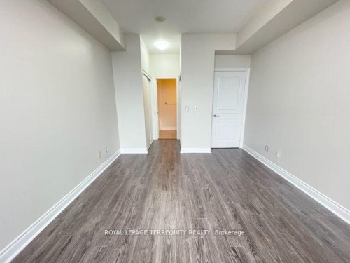 Ph3-225 Webb Drive, Mississauga, ON - Indoor Photo Showing Other Room