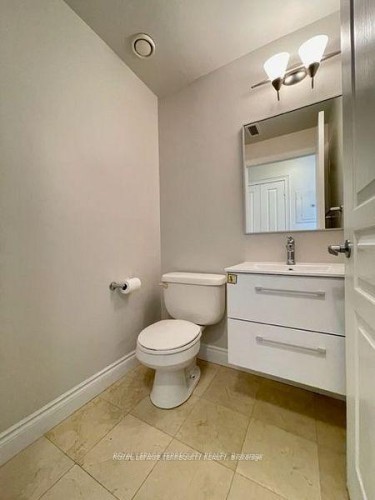 Ph3-225 Webb Drive, Mississauga, ON - Indoor Photo Showing Bathroom
