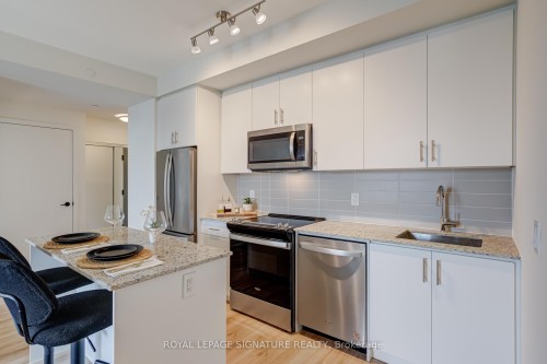 503-335 Wheat Boom Drive, Oakville, ON - Indoor Photo Showing Kitchen With Stainless Steel Kitchen With Upgraded Kitchen