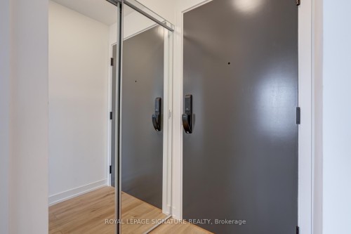 503-335 Wheat Boom Drive, Oakville, ON - Indoor