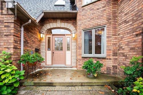 922 Country Club Crescent, London South (South Q), ON - Outdoor