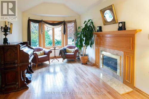 922 Country Club Crescent, London South (South Q), ON - Indoor Photo Showing Other Room With Fireplace
