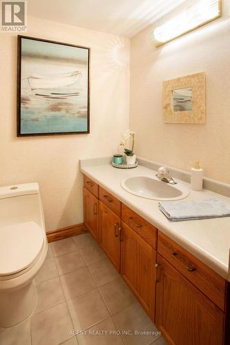 Lower level powder room - 922 Country Club Crescent, London South (South Q), ON - Indoor Photo Showing Bathroom