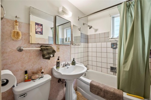 1157 Princess Ave, Victoria, BC - Indoor Photo Showing Bathroom