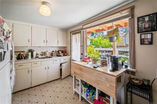 1157 Princess Ave, Victoria, BC - Indoor Photo Showing Kitchen