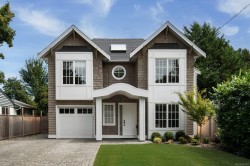 2639 Victor St  Victoria, BC V8R 4E3