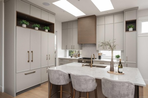 2639 Victor St, Victoria, BC 