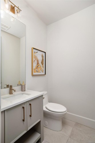 2639 Victor St, Victoria, BC 