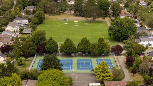 2639 Victor St, Victoria, BC 