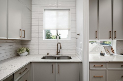 2639 Victor St, Victoria, BC 