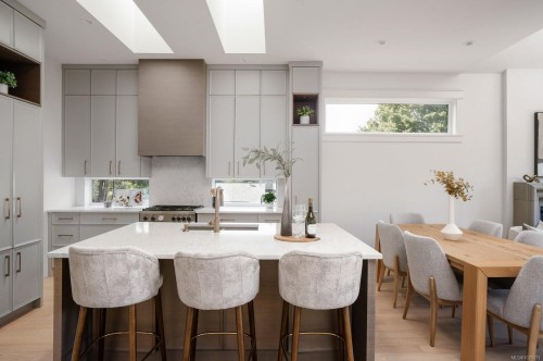 2639 Victor St, Victoria, BC 