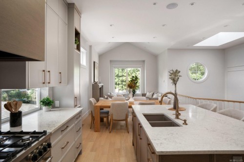 2639 Victor St, Victoria, BC 