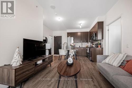 1022 - 22 East Haven Drive, Toronto, ON - Indoor Photo Showing Living Room