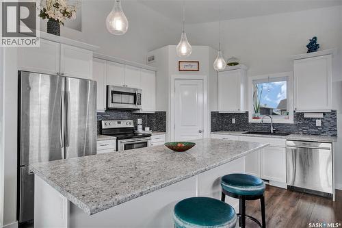 917 Rock Hill Lane, Martensville, SK - Indoor Photo Showing Kitchen With Upgraded Kitchen