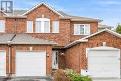 11 FOXDEN PLACE  Ottawa, ON K1G 6A5
