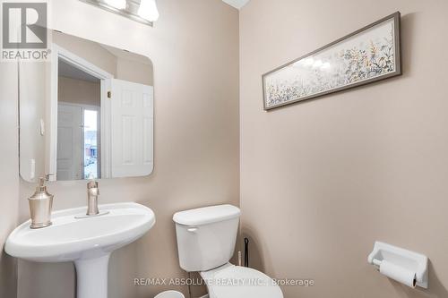 11 Foxden Place, Ottawa, ON - Indoor Photo Showing Bathroom