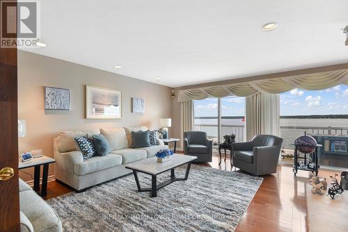 1111 Burnside Drive, Augusta, ON - Indoor Photo Showing Living Room