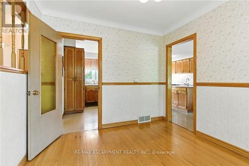 18 Jasper Drive, Hamilton, ON - Indoor Photo Showing Other Room