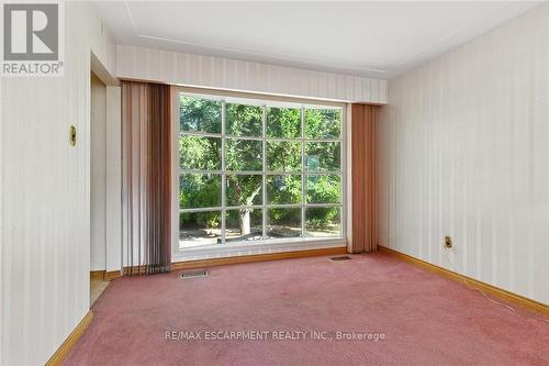 18 Jasper Drive, Hamilton, ON - Indoor Photo Showing Other Room