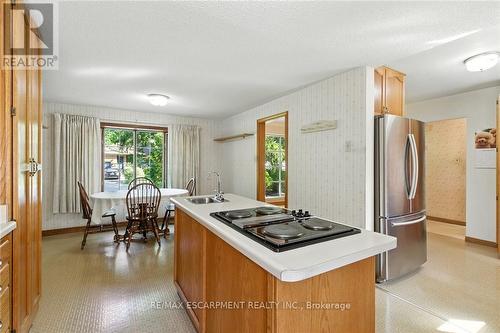 18 Jasper Drive, Hamilton, ON - Indoor Photo Showing Kitchen