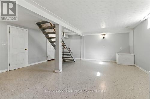 18 Jasper Drive, Hamilton, ON - Indoor Photo Showing Other Room