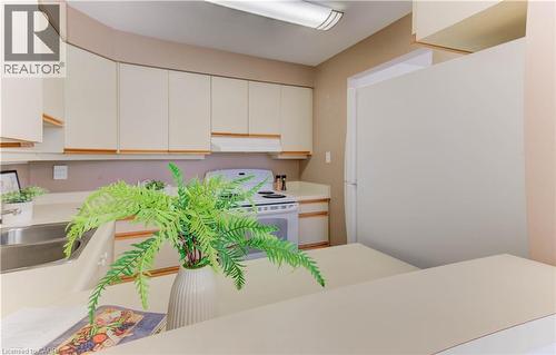 1414 King Street E Unit# 405, Kitchener, ON - Indoor Photo Showing Kitchen