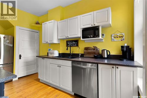 2800 Victoria Avenue, Regina, SK - Indoor Photo Showing Kitchen With Double Sink