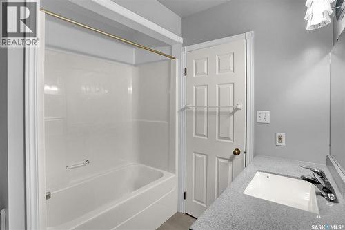 2826 23Rd Avenue, Regina, SK - Indoor Photo Showing Bathroom