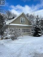 688 KING STREET W  Oshawa, ON L1J 2L3