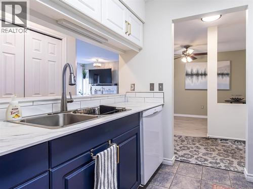 650 3 Street Sw Unit# 205, Salmon Arm, BC - Indoor Photo Showing Kitchen With Double Sink