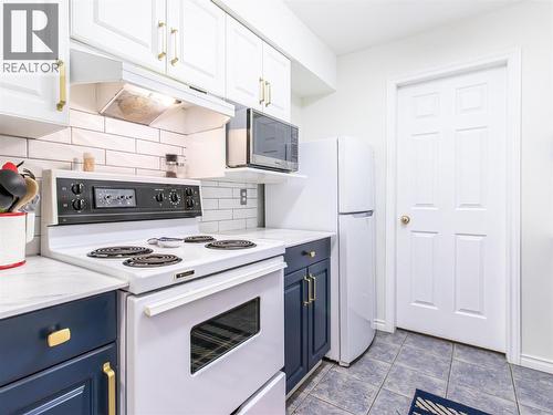 650 3 Street Sw Unit# 205, Salmon Arm, BC - Indoor Photo Showing Kitchen