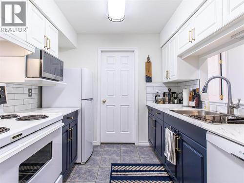 650 3 Street Sw Unit# 205, Salmon Arm, BC - Indoor Photo Showing Kitchen
