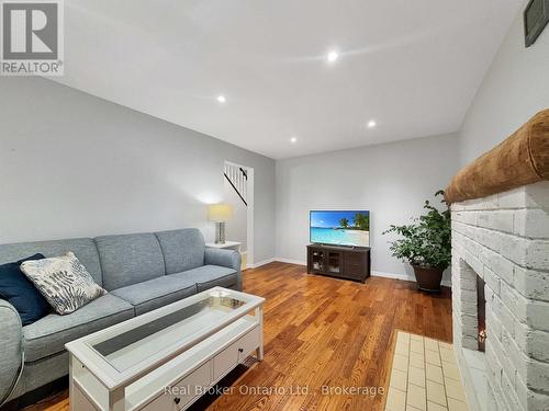 157 Twin Crescent, Hamilton (Butler), ON - Indoor Photo Showing Living Room