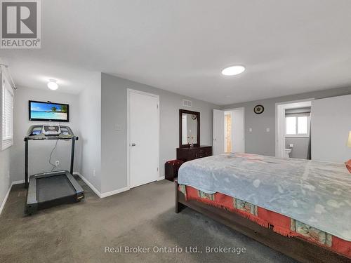 157 Twin Crescent, Hamilton (Butler), ON - Indoor Photo Showing Bedroom