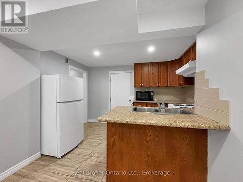 157 Twin Crescent, Hamilton (Butler), ON - Indoor Photo Showing Kitchen With Double Sink