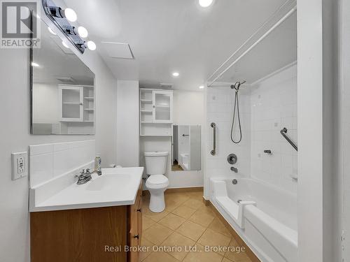 157 Twin Crescent, Hamilton (Butler), ON - Indoor Photo Showing Bathroom