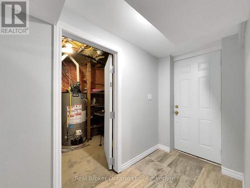 157 Twin Crescent, Hamilton (Butler), ON - Indoor Photo Showing Other Room