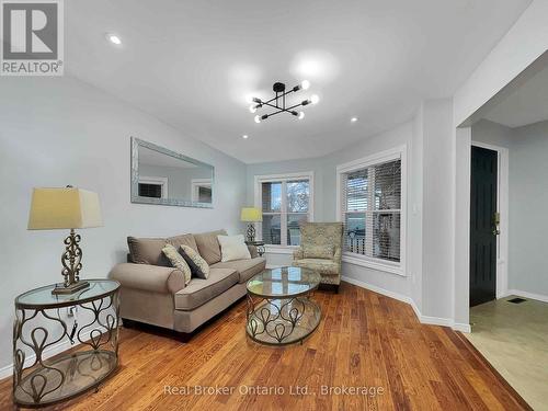 157 Twin Crescent, Hamilton (Butler), ON - Indoor Photo Showing Living Room