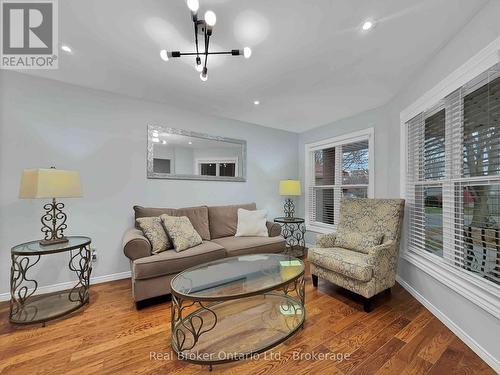 157 Twin Crescent, Hamilton (Butler), ON - Indoor Photo Showing Living Room