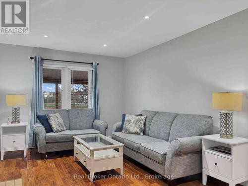157 Twin Crescent, Hamilton (Butler), ON - Indoor Photo Showing Living Room