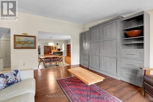 152 Burnetts Grove Circle, Ottawa, ON - Indoor Photo Showing Living Room