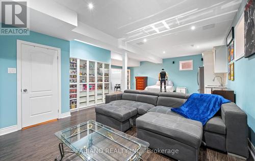 18 Birch Tree Trail, Brampton, ON - Indoor Photo Showing Living Room